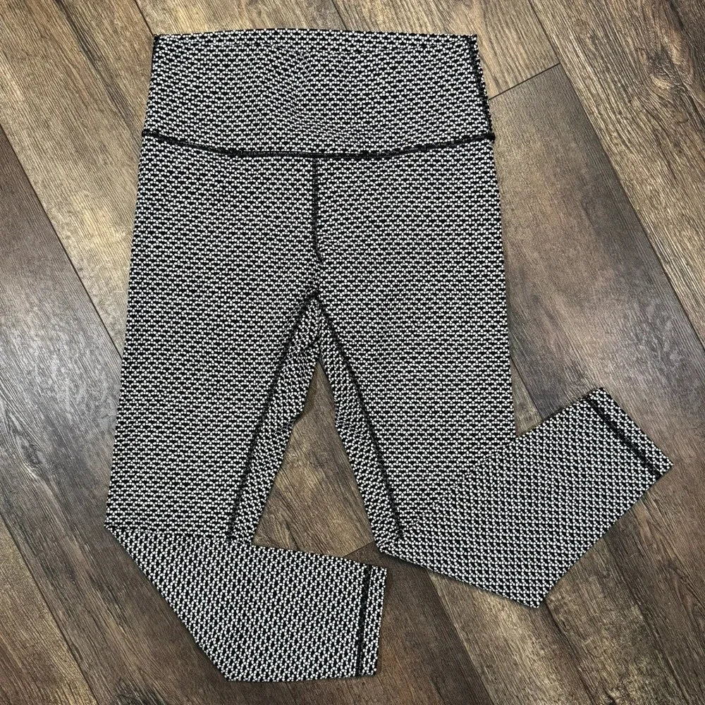 Lululemon Wunder Under Hi-Rise 7/8 Tight‎ Full-On Luxtreme Black White Size 10